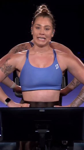 Mixing German and English is a funny one - it only sounds awful when you actually get it... I sometimes stumble over my own brain chaos, and interrupt myself. Anyone else? 🫣 So yeah an Edelfinding is a song that you hear and you’re like „YES I need to put it on THIS playlist or send it to THIS person it’s PERFECT“ 🤩 What’s a song you recently (re) discovered that could be considered an Edelfinding? 😂 | Charlotte Weidenbach - Peloton