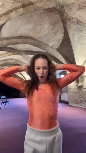 Moi avec mes nouveaux justaucorps en compétitions @Quatro Gymnastics 👑