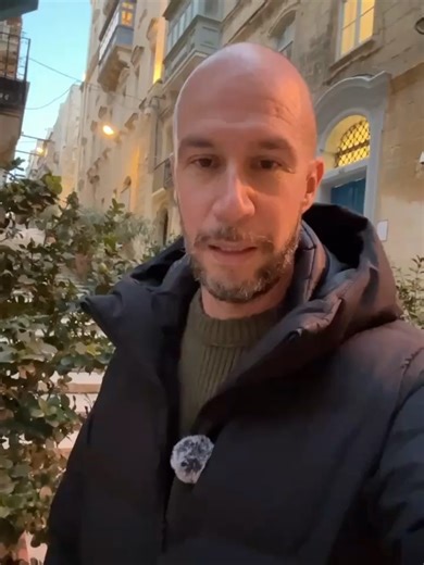 😈 Scandal and DisOrder: Dark Knights in Valletta is the brand new and NAUGHTIEST tour yet by Dark Malta Tours. 😳 It’s full of nuns getting pregnant, knights getting sexual diseases, the shocking beauty habits of Maltese women, and a rich businesswoman who used magic to seduce, the courts to sue, and torture to keep her slaves under control. 🌶️ This tour’s material is SPICY, so you must be 16 to attend. 🎟️ Sign up for the Scandal and DisOrder: Dark Knights in Valletta tour today via the link 