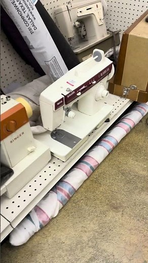 Vintage Singer Sewing Machines At My Local Goodwill Thrift Store #vintagesingersewingmachines