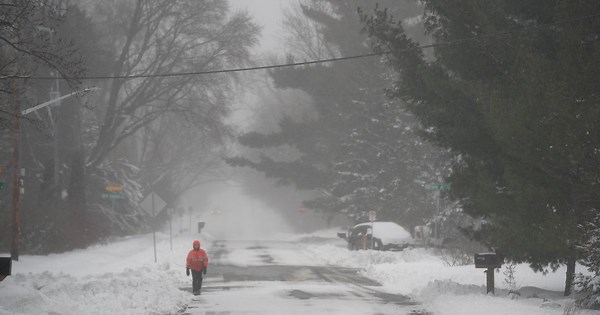 Minnesota digs out from major March snowstorm