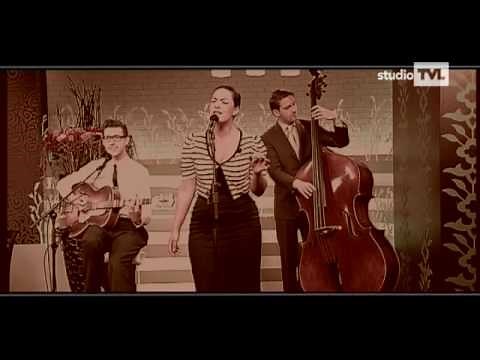 Caro Emerald - A night like this (live and acoustic)