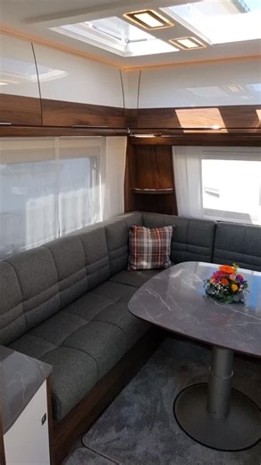 Der Diamant 650 GD - ein echtes Raumwunder. -------- The Diamant 650 GD - a real space miracle. #fendtcaravan #wohnwagen #fendtdiamant #camping #camper | Fendt-Caravan