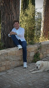 Wahre Freunde verstehen es, wenn deine Social Battery aufgebraucht ist. Und dabei bedeutet ein „Nein, heute nicht“ nicht gleich Ablehnung. Es bedeutet oft nur: Mein Akku ist leer. Und das ist vollkommen in Ordnung. Denn Zeit für sich zu nehmen, ist kein Egoismus, sondern Selbstfürsorge. Wir alle haben nur eine gewisse Kapazität. Manchmal mehr, manchmal weniger. Und die besten Freunde und Partner sind diejenigen, die Verständnis haben und nicht enttäuscht sind, wenn man auch einfach mal Zeit für 