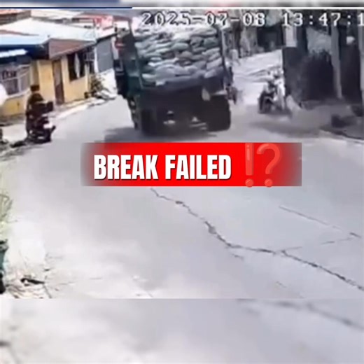 A tragic reminder of how deadly brake failures can be. 🚛💥 This garbage truck lost its brakes and crashed into a house sadly the driver and the family’s dog didn’t survive. Always check your vehicle before driving and stay alert around heavy trucks. Safety starts with awareness—let’s protect lives, both human and animal. 🚨 Stay cautious, stay safe. #StreetFactsDaily #RoadSafety #BrakeCheck #AccidentAwareness #ViralNews #Breaking #StaySafe | Street Facts Daily