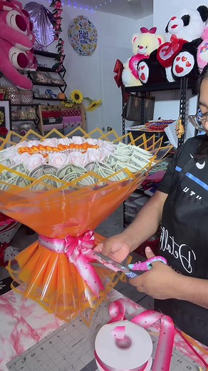 Cómo hacer un ramo buchón de billetes