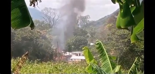 En el ejido Santuario el Pozo... Huitiupán. Est4lla un cilindro de gas en el interior de una vivienda en aquel ejido antes mencionado. Señalan lugareños que afortunadamente no hubo víctimas que lamentarse, solo perdida total de la casa en dónde paso dicha tragedia. | Noti Ambar Simojovel Plus