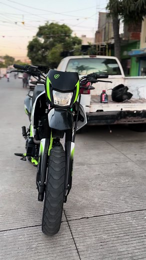 DM 200 Supermoto y Modificaciones Increíbles