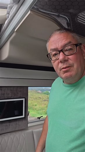 How we retract our AL-KO HY4 Hydraulic Levelling Legs with VB Full Air Suspension | Roaming Radfords