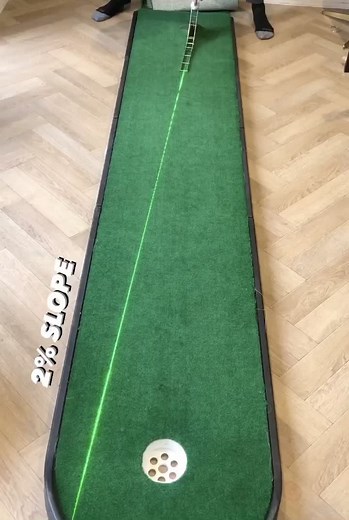 Speed matters on sloping putts.... 🙌🏻#SportsDirectRepRace #golf #puttingdrills #putting #chasedavisgolf