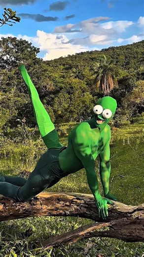 This Lizard Goes to the Gym 💪😂… Enjoy!#funny #short #memes