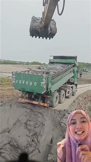 YAY THE TRUCK IS HERE ⁉️TIME TO FIX THE ROAD😱😍construction-z6p