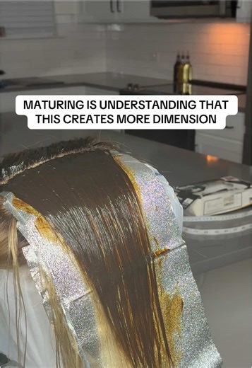 Slicing vs. Weaving: Unlocking Hair Color Techniques