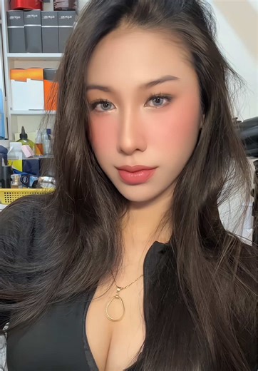 used to fear blue lenses cause I thought it was too bold & striking, but this one is perfect! lenses from @Magister Contact lens