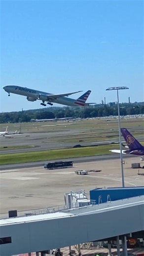American 777 Take Off Sydney Airport. 11 October 2025