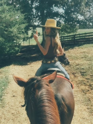 Sarah Darling on Reels