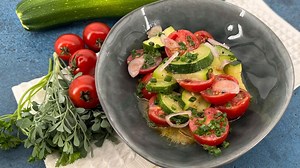 Kaffee oder Tee: Rezept: Zucchini-Tomaten-Salat