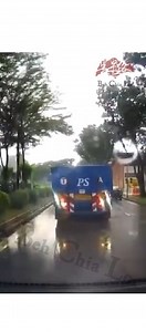 23K views · 120 reactions | Oi oi oi, stop! Happened in Eunos. _______ Car insurance due? Get peace of mind with BUDGET DIRECT INSURANCE. Get full protection with great insurance cover. Use Affinity code BEHCHIALOR to enjoy 5% off premium. Don't wait, get an instant quote today! https://bdi.sg/insure-car-offer | Beh Chia Lor - Singapore Road | Facebook