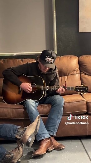 The Devil Wears a Suit and Tie - Colter Wall Live Performance