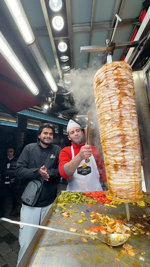 Imran Khan And Benzir Butto Turkish Fans at Doner Kebab Taksim 📍 FOLLOW ME ON INSTA :- taste_of_streets.yt. #explorewithniazi #ramzanseries #kamarmushani #ImranKhan #PTI #804qaidi #Mianwali #turkishfood #kebab #turkishkebab #PakistanZindabad | Explore with Niazi