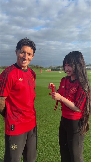 Behind the Scenes of the Man United Chinese Collection Shoot