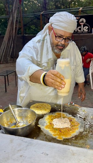 29M views · 231K reactions | रेड़ी पर 2 अंडे का Omlette 200/- का | Taste Of Street 2.0 | Facebook