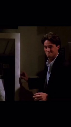 chandler season 1 hits different #chandlerbing #friendstvshow #friendstv #friendsedit #friends #friendsreunion @friendstvofficial