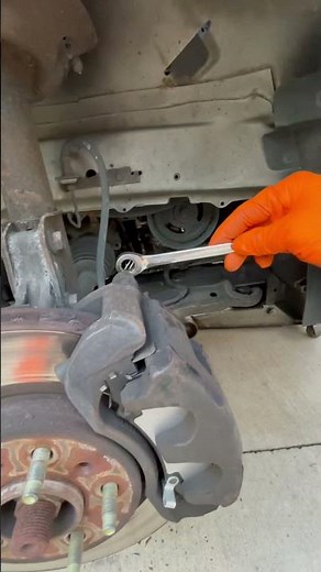 2009 Chevy impala 3.5 front brake pad replacement