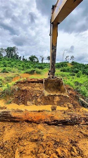 Baskoro Doewank on Instagram: "Bridge bearing installation"