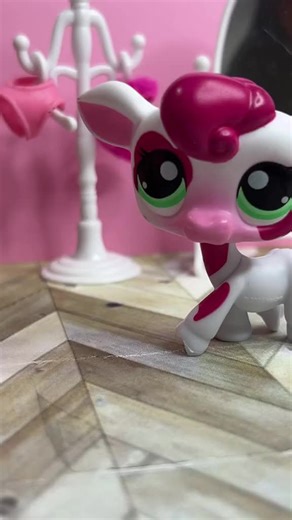 what yall know about fish hooks ‼️‼️‼️ (inspo: another creator i saw use this sound, but i can’t find their @ im sorry 💔) #lps #lpscollection #lpstiktok #lpscommunity #lpsskit #lpstok