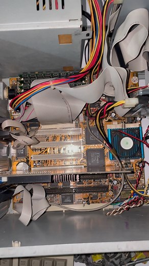 Retro Computer on Instagram: "Pentium 200 MMX #retrocomputer #pentium #intel #msdos #windows #vintage #gaming #game #retro #mac #apple #ibm"