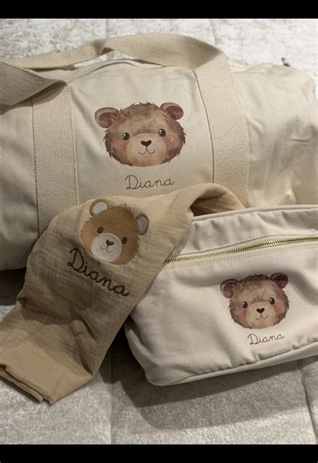 Unboxing Borsa Parto 🤍 Unboxing della borsa parto più dolce di sempre 🤍 Chi mi conosce lo sa: amo le cose semplici, sui toni neutri e soprattutto personalizzate… e questa borsa per la mia bimba è esattamente così 🕊️ Realizzata con cura da @mimistudio.it , si vede e si sente subito la qualità dei materiali… ogni dettaglio è pensato con amore 🧸 Non vedo l’ora di riempirla per il giorno più importante della nostra vita ✨ Se anche voi amate questo stile minimal e delicato, ditemi cosa ne pensate