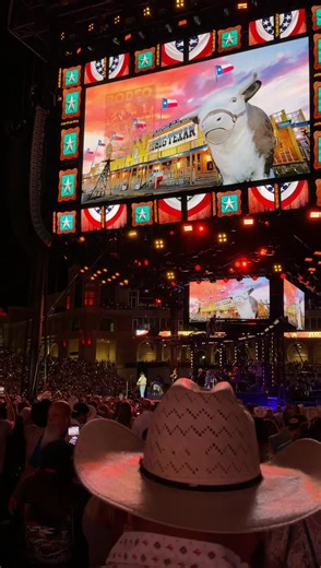 Seeing your dad watch one of his favorite artists for the first time and remembering it’s his first time living too 🥹😭 #georgestrait #lubbocktexas