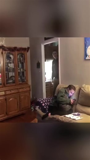 Heartwarming Surprise Homecoming Moments with Military Soldiers