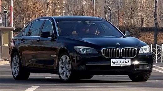 你会不会拒绝八缸的魅力？这台2014年上牌的宝马750又会不会是内燃机末法时代最后的绝响，安全行驶了6.2万公里的它有着独属于老贵族的王者风范。