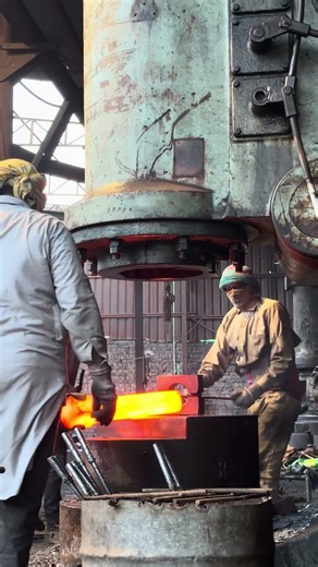 Spindle Forging #machine #forgingprocess #blacksmithing #forgedfromiron #manufacturingprocess #asmr