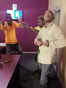 Oya Mpu has gone viral with everyone trying to do the challenge from the Dope Boyz new single. They came to drop it off and teach So Sick the new dance move. #DopeBoyz #SunfmZambia #SoSickSaysSo | Sun FM Zambia