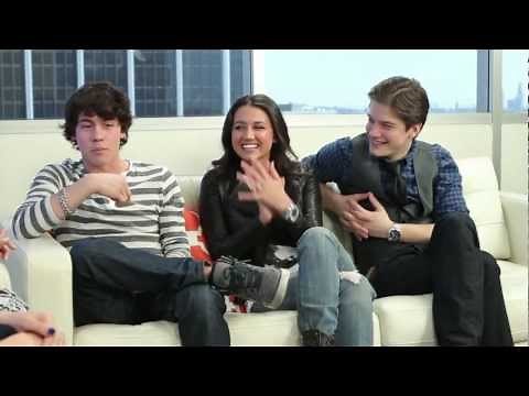 "Degrassi" Interview - Munro Chambers, Alicia Josipovic & Justin Kelly Talk Season 12