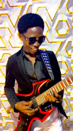 Liste rouge 🔴 Aurlus Mabele Guitare Ezechiel Aimé Booking 2250504072707 | Guitare Ezechiel Aimé