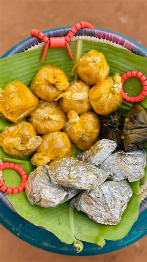 Let’s Make Special Native Moi Moi! 🫘✨ I call this my Special Native Moi Moi because I made it the authentic Anambra way, using Banga extract, which takes the aroma and taste to a whole new level! Ingredients: ✅ Iron beans ✅ Palm fruit (Banga extract) ✅ Tatashe ✅ Fresh red pepper ✅ Onions ✅ Crayfish ✅ Seasoning cubes ✅ Salt ✅ Benny seasoning ✅ Boiled egg ✅ Cooked fish This rich and flavorful twist on moi moi is a must-try! Let me know if you’ll be making it. Cc @opeyemifamakin @mazitundeednut @i