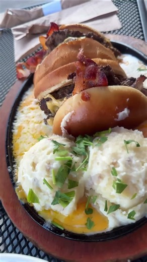 AppleBee’s O-M-Cheese Burger GO GET IT