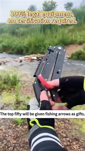 This is a mechanical folding slingshot gun, not just a simple slingshot; it can instantly turn you into a sharpshooter. With rifle-level precision, it boasts a 99.5% hit rate within 100 meters and has the power to penetrate a 1mm steel plate instantly. Equipped with a 4x HD scope and a special laser locking system, it can accurately hit the spot indicated by the red dot even from 100 meters away. Even a novice using it for the first time can experience the thrill of hitting the target every time