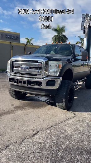 Esta 2015 Ford F-250 Diesel no es solo una camioneta… es una bestia sobre ruedas 🛻🔥 Equipada con suspensión FOX levantada 6 pulgadas, combina fuerza, altura y presencia en cada camino. Su motor diésel te da el poder que necesitas para trabajar duro o disfrutar la aventura sin límites. 💥 Estilo agresivo, rendimiento brutal y lista para dominar cualquier terreno.#FordF250 #F250Power #DieselTruck #LiftedTruck #SuspensionFox #FordLife #PowerStroke #TrucksOfInstagram #LiftedF250 #TruckNation #Carr