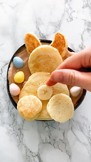 Someone tell Jimmy to get out of my smoothie bowl.🤨🐰#smoothiebowl #easter #happyeaster #smoothie #healthysmoothie #healthysnack #workdistractions
