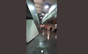 ¡Una más Metro! Exhiben filtraciones de agua tras lluvia en estación Refinería de Línea 7
