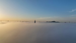 #Yantai was recently enshrouded by advection fog, a spectacular natural phenomenon that transformed the city with its ethereal beauty. #BeautifulYantai | Yantai of China