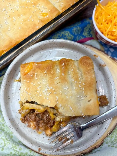 Love Sloppy Joes but want something a little different? Try this Sloppy Joe Casserole! It’s everything you love about the classic – savory, saucy beef – but topped with buttery, golden crescent rolls. Seriously, it's the perfect comfort food with a fun, flaky twist! ✅ Comment RECIPE and I’ll DM it. https://www.backtomysouthernroots.com/easy-sloppy-joe-casserole-recipe-with-crescent-rolls/ | Back To My Southern Roots
