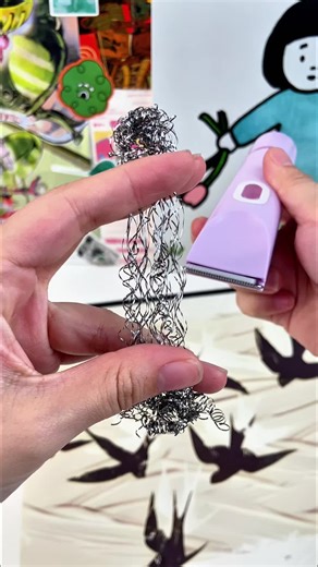 Essential Travel Gym Bag Item: Foldable Bikini Shaver