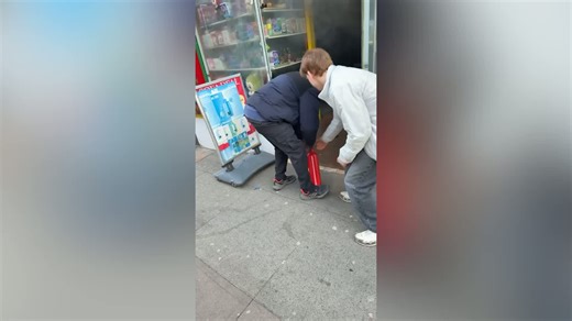 Moment Glasgow heroes run into burning vape shop to try to extinguish first flames