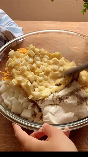 Amish Funeral Potatoes 🥔🧀 Creamy, cheesy, and crunchy—your Thanksgiving table needs this! Ingredients ▢ 2 pounds frozen diced hash browns thawed (or use fresh potatoes, peeled, boiled, and diced) ▢ 1 can 10.75 ounces condensed cream of chicken soup ▢ 1 cup sour cream ▢ 1/2 cup melted butter ▢ 1/2 cup chopped onion ▢ 1 cup shredded cheddar cheese ▢ 1 teaspoon salt ▢ ½ teaspoon pepper Topping ▢ 1/2 cup crushed cornflakes ▢ 2 tablespoons melted butter Get the recipe!👇 #ThanksgivingRecipes #Amish